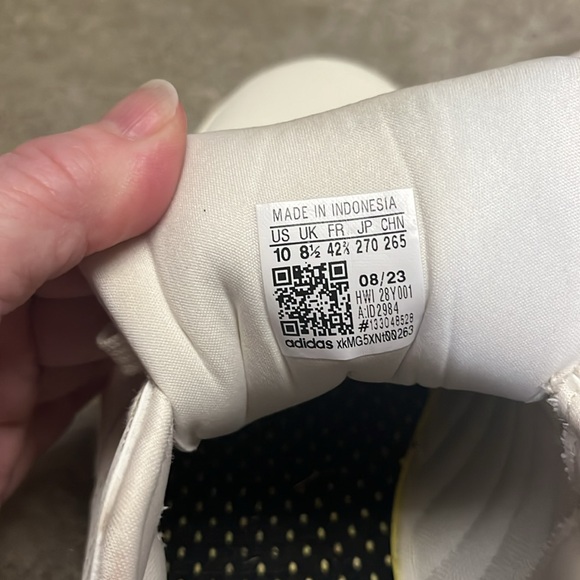 Adidas women’s size 10 all leather white sneakers - Picture 4 of 6